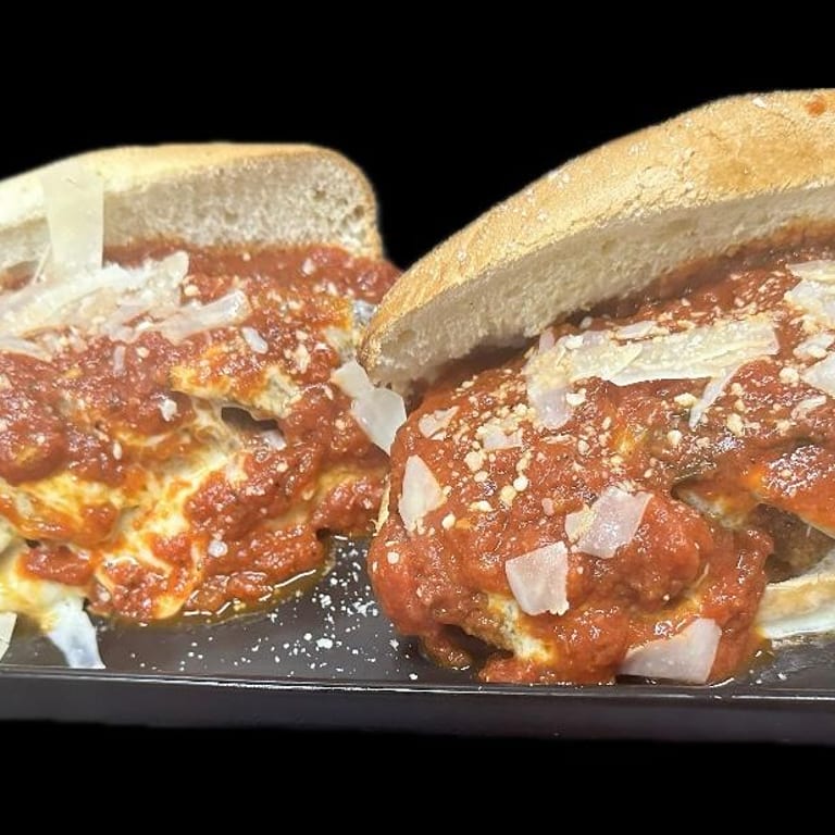 Delicious Deli Sandwiches: A Must-Try!